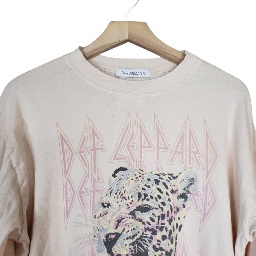 DAYDREAMER Womens S Def Leppard Stacked Crop Graphic Tee NEW - Picture 4 of 11